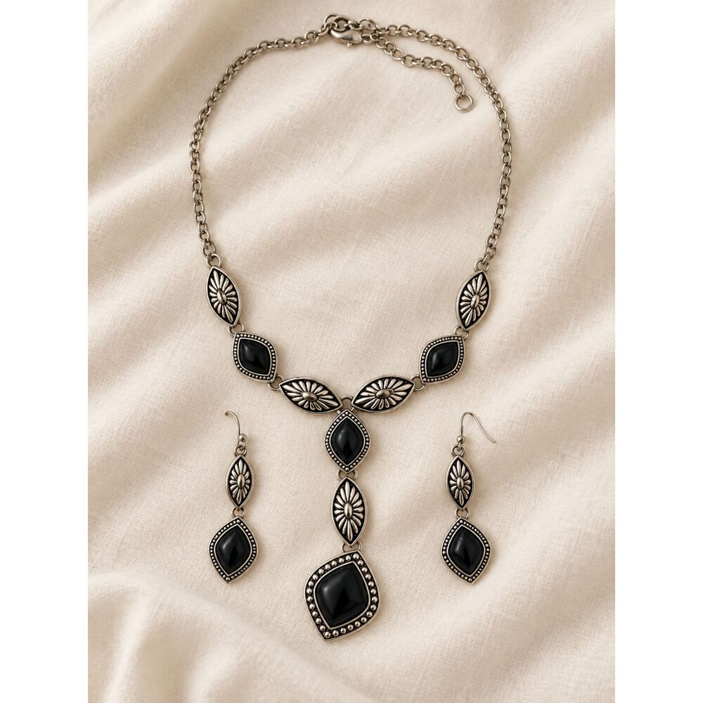 Elegant Black and Silver Jewelry Set